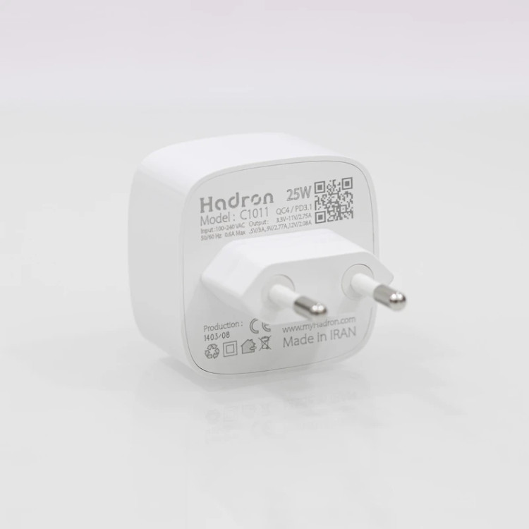 شارژر دیواری 25 وات هادرون مدل C1011 با اتصال به پریز دوشاخه و تکنولوژی شارژ سریع USB PD 1.0، دارای درگاه خروجی USB Type-C