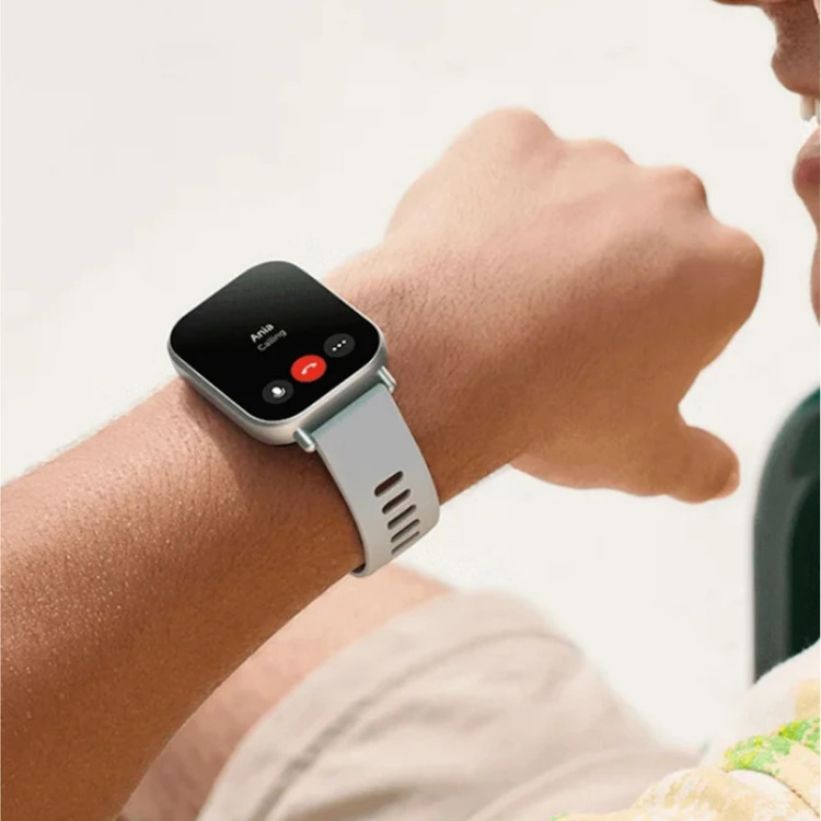 ساعت هوشمند روزمره شیائومی مدل Redmi Watch 5 Active، سایز قاب 49 میلیمتر، دارای بند پلاستیک، دارای سنسورهای شمارنده ضربان قلب، سنجش اکسیژن خون و شتابسنج، امکان پشتیبانی از 140 حالت ورزشی، دارای قابلیت مکالمه از طریق بلوتوث