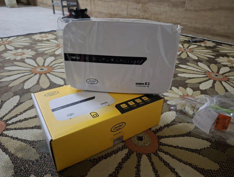 مودم 4G ایرانسل مدل TF-i120 E1 با فناوری LTE Cat 12، سرعت دانلود 600 مگابیت بر ثانیه، آپلود 100 مگابیت بر ثانیه، وایفای دوبانده 2.4 و 5.8 گیگاهرتز، پشتیبانی همزمان 50 کاربر، چهار پورت اترنت، مناسب استفاده خانگی و اداری